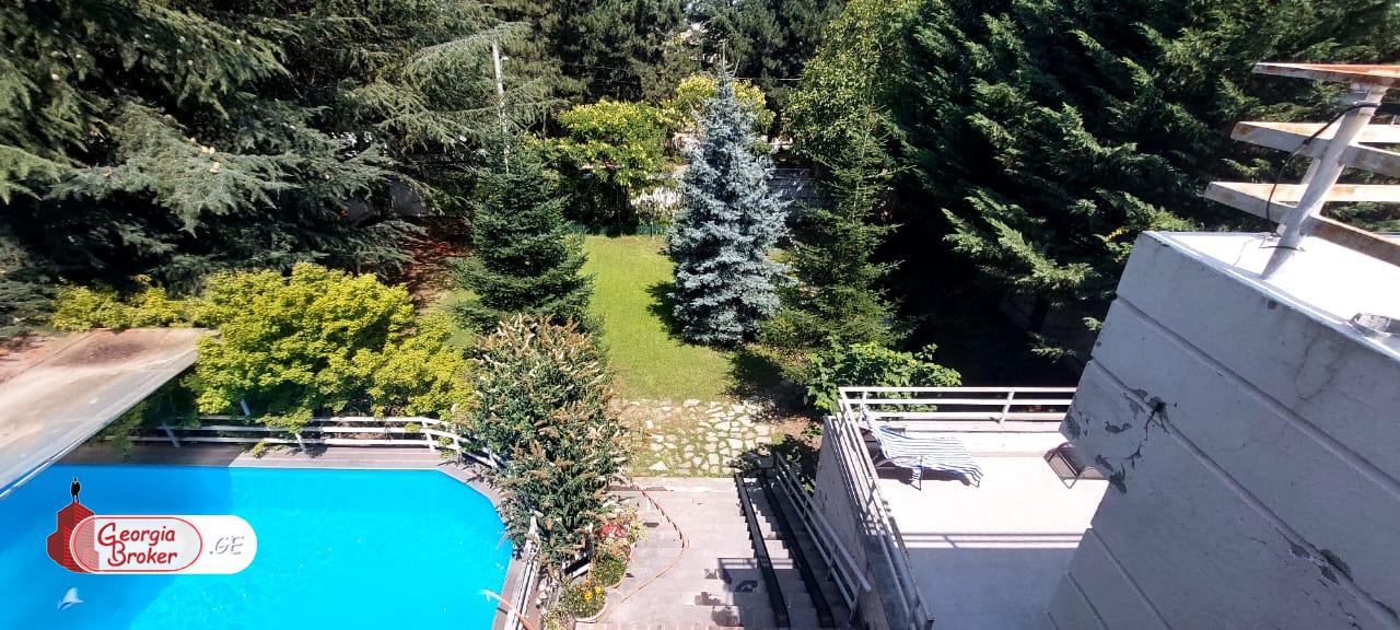 продается дом с новым ремонтом 9-комнат